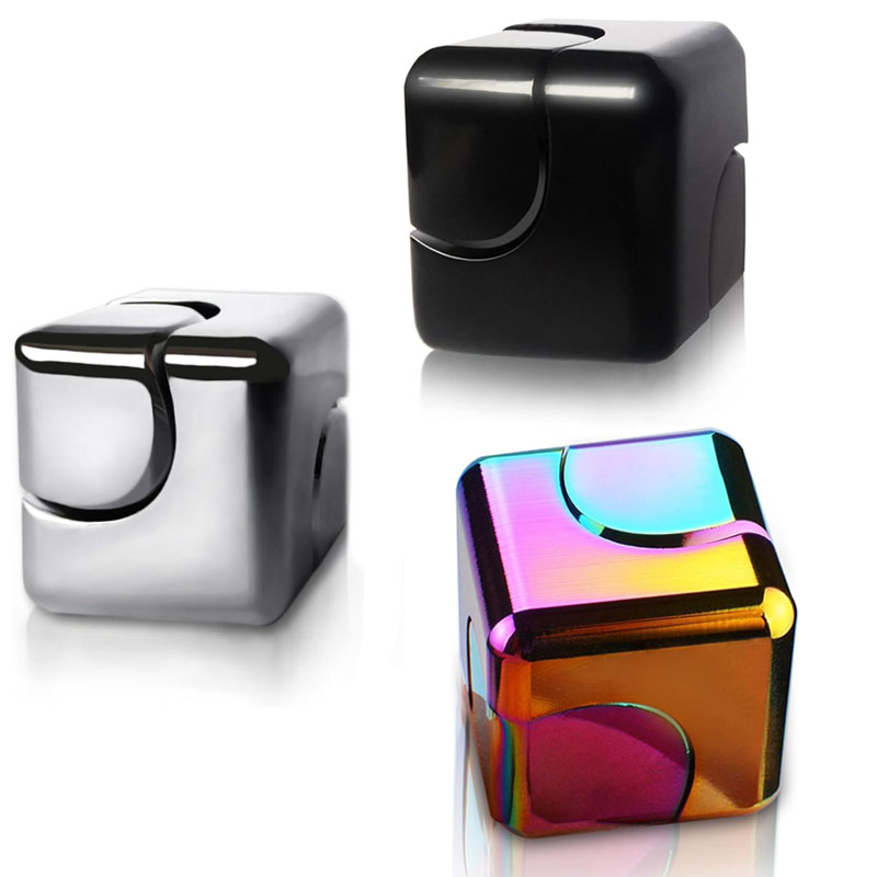 Cool Office Tech Gadgets - Dadu Logam Persegi Kubus Putar EDC
